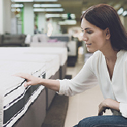 КАКОЙ МАТРАС ВЫБРАТЬ - ПРУЖИННЫЙ ИЛИ БЕСПРУЖИННЫЙ?